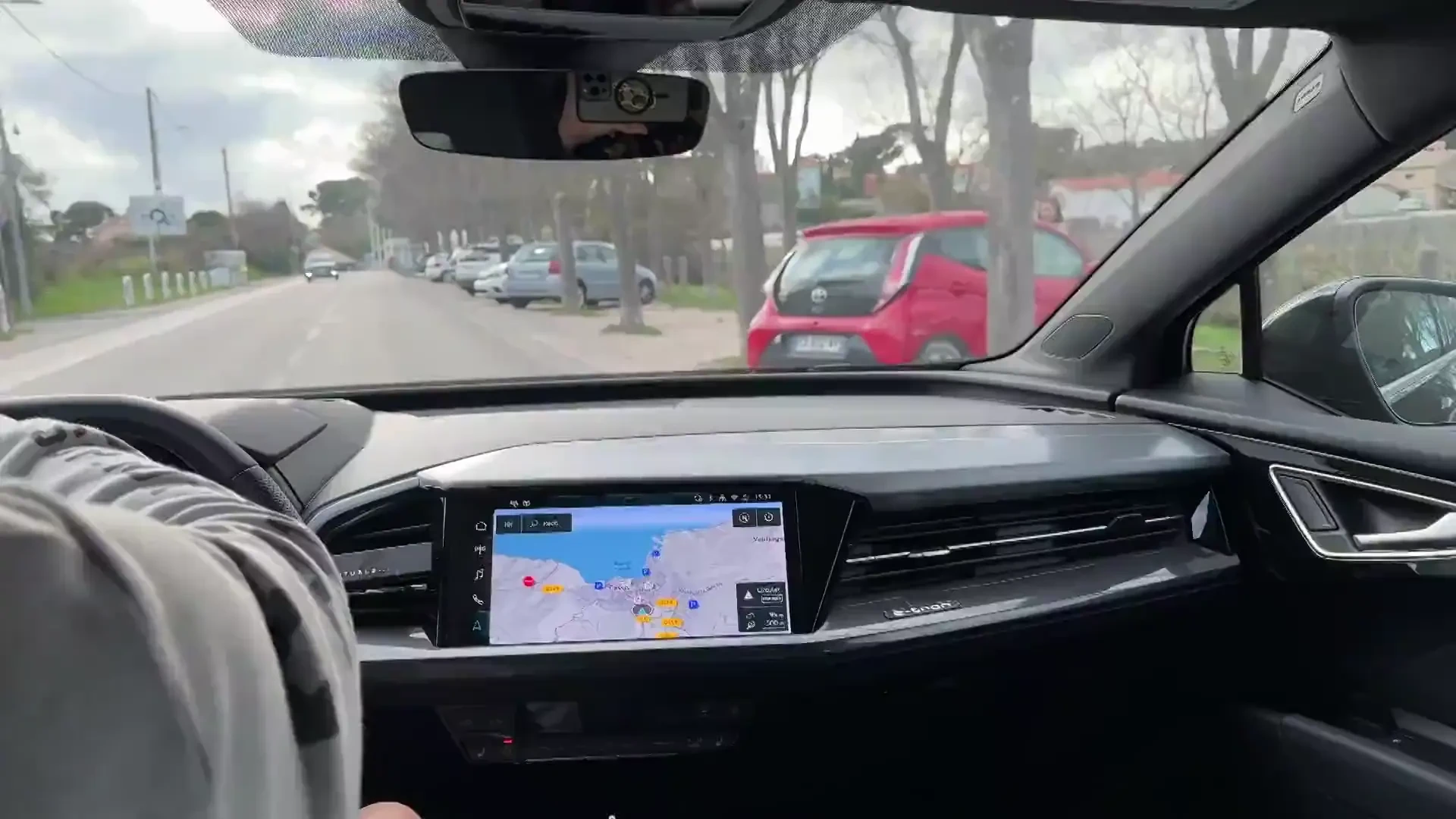 [JacquieEtMichelTV] 28 years old, comes to continue her hardcore experiences… with a smile!