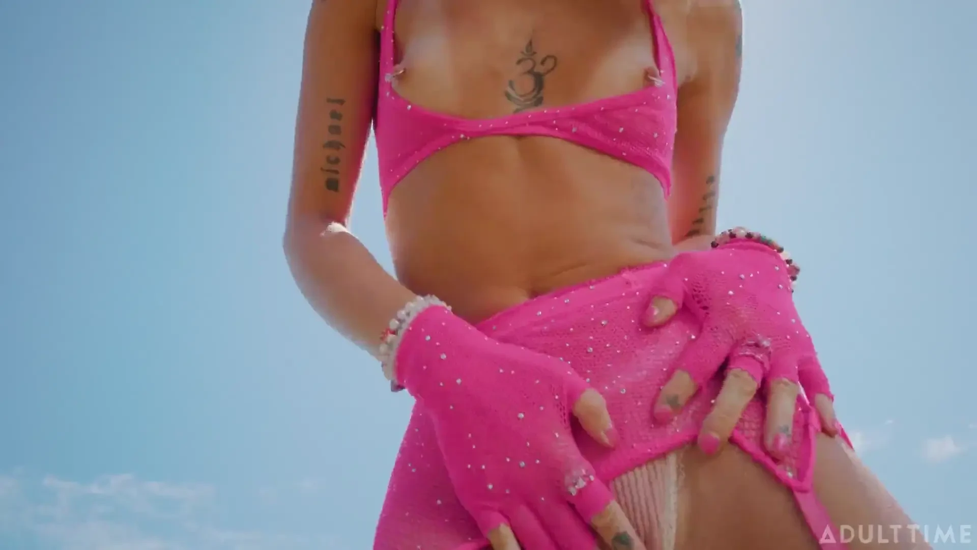 [Raunch] Petite Wants It Big and Rough