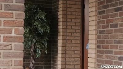 [Spizoo] Before Receiving A Messy Facial