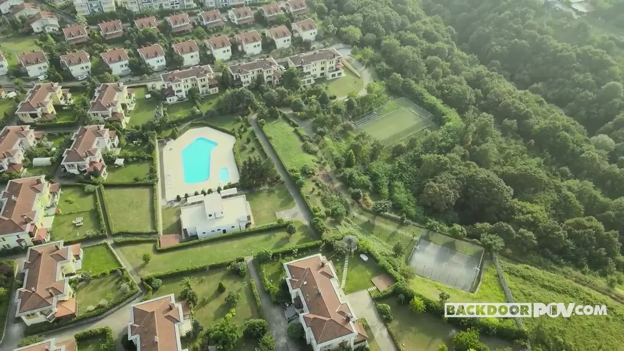 [BackdoorPOV] A Blonde To The Rescue