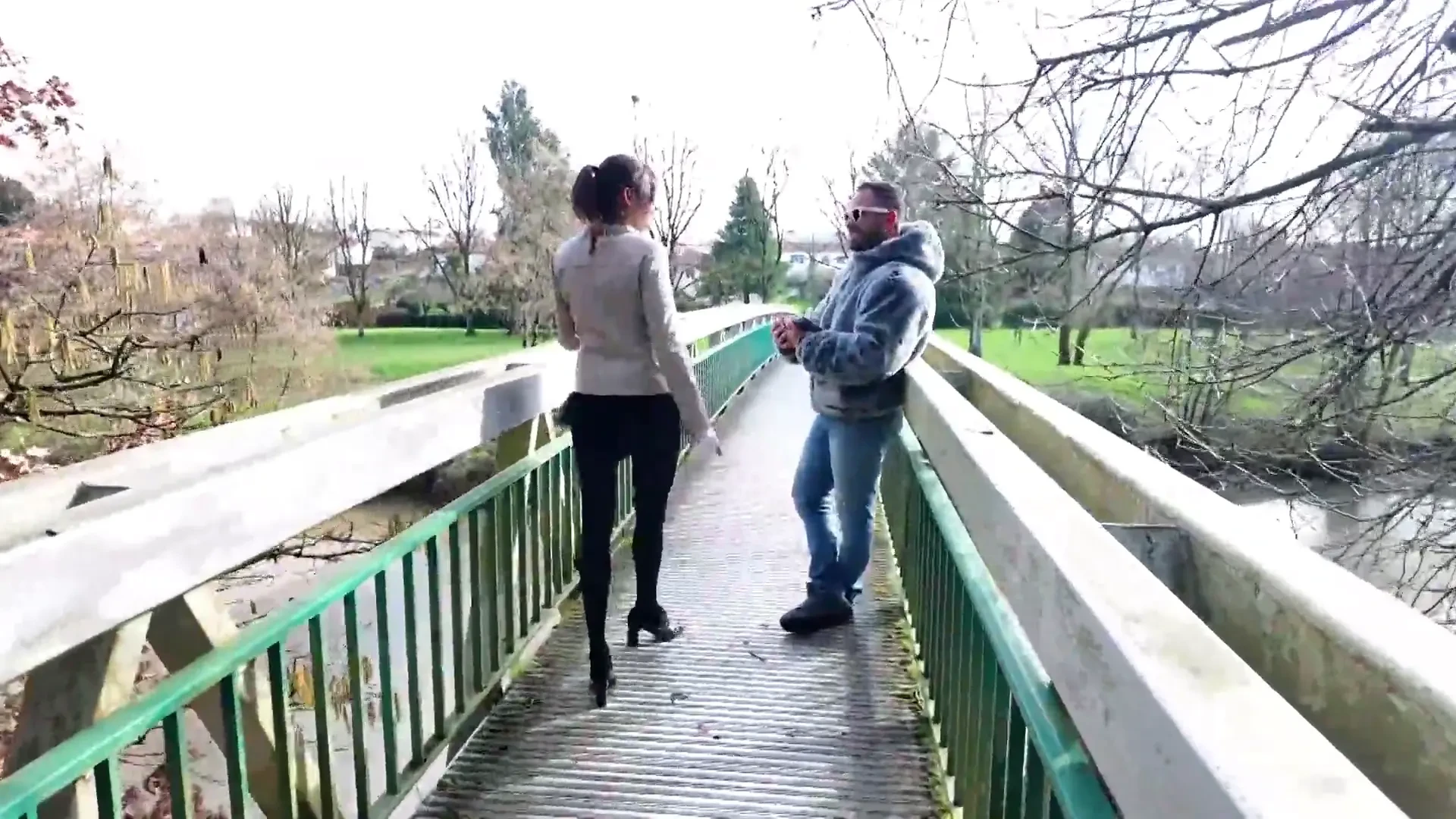 [JacquieEtMichelTV] 35 years old, real estate agent in Poitiers!