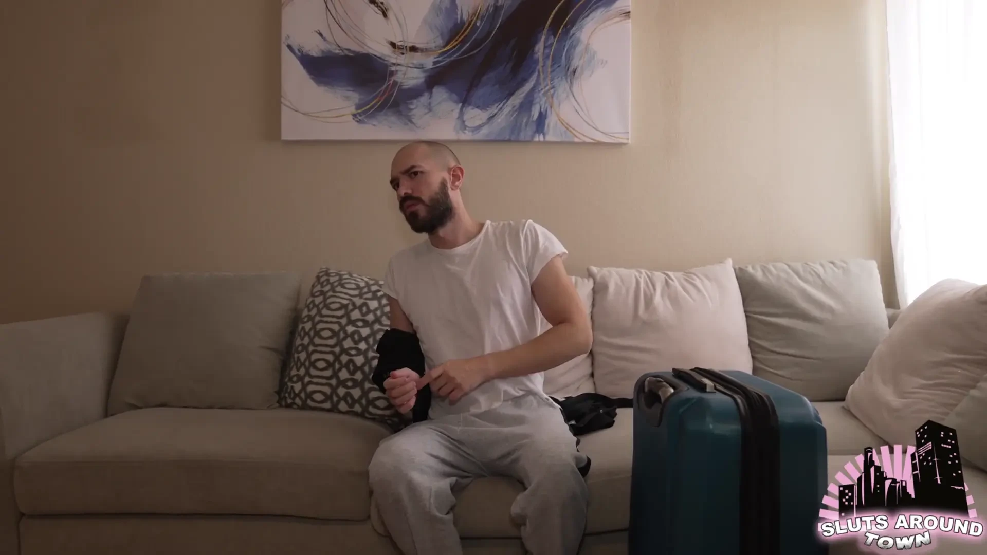 [SlutsAroundTown] Housesitter caught anally masturbating