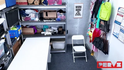 [Shoplyfter] The Tiny Luggage Thief