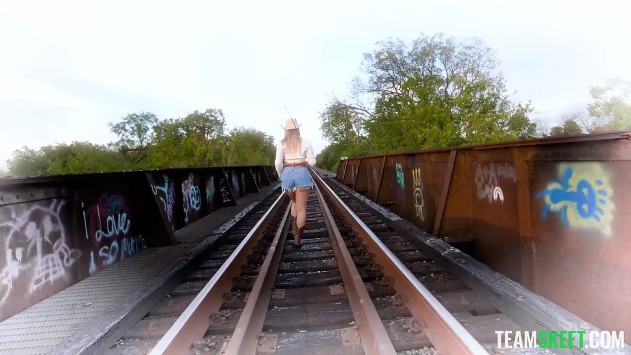 [IMadePorn] Country Babe Catches a Ride on a Stranger’s Cock (Harley King’s Jaw-Dropping Cumback)