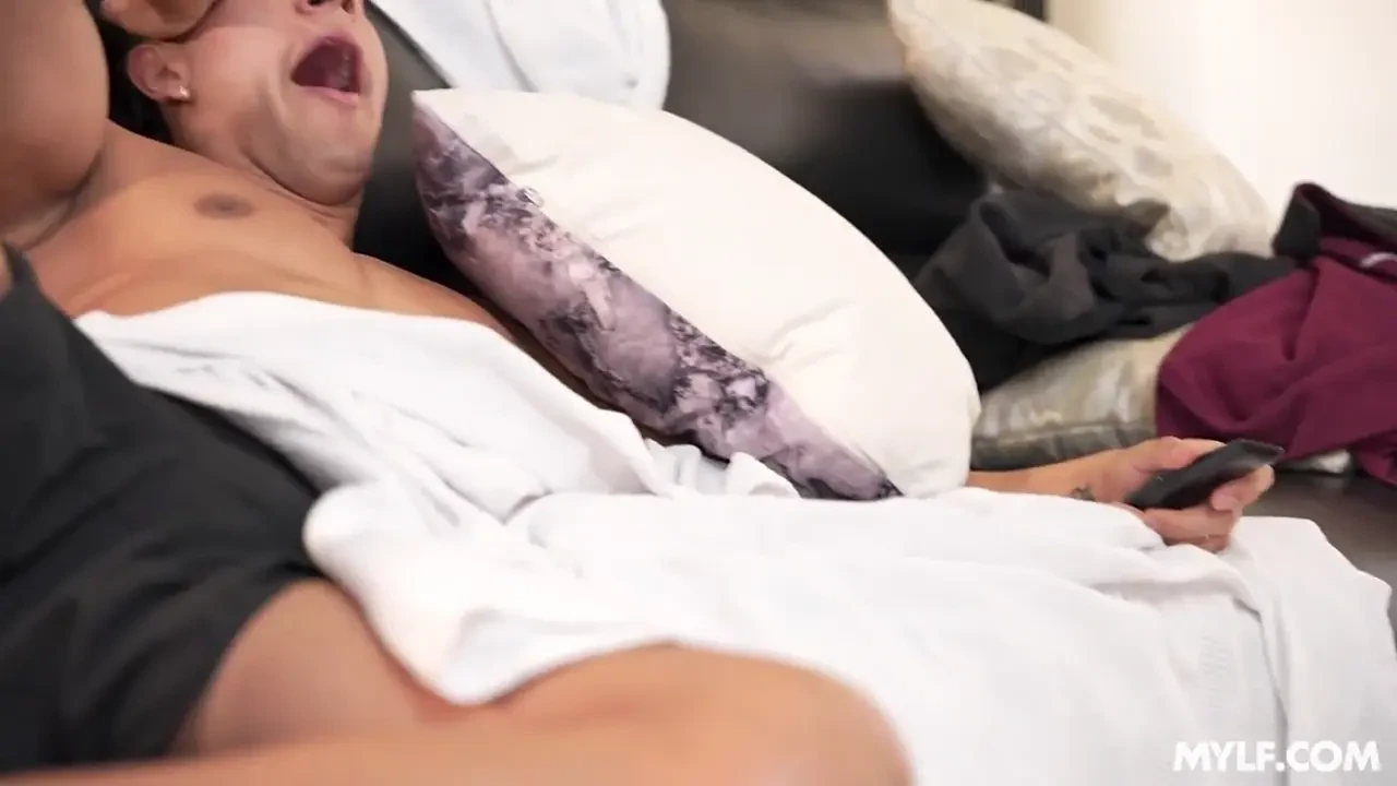 [OyeMami] Don’t Leave Home, Papi! Mami Needs a Facial