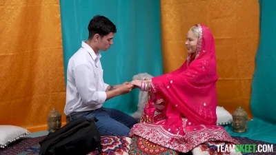 [TeamSkeetSingles] Latina Hindu Learns the “Incasutra” Method (Vivian Lola Debut)