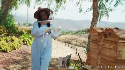 [BrazzersExxtra] BuZZed And Boned