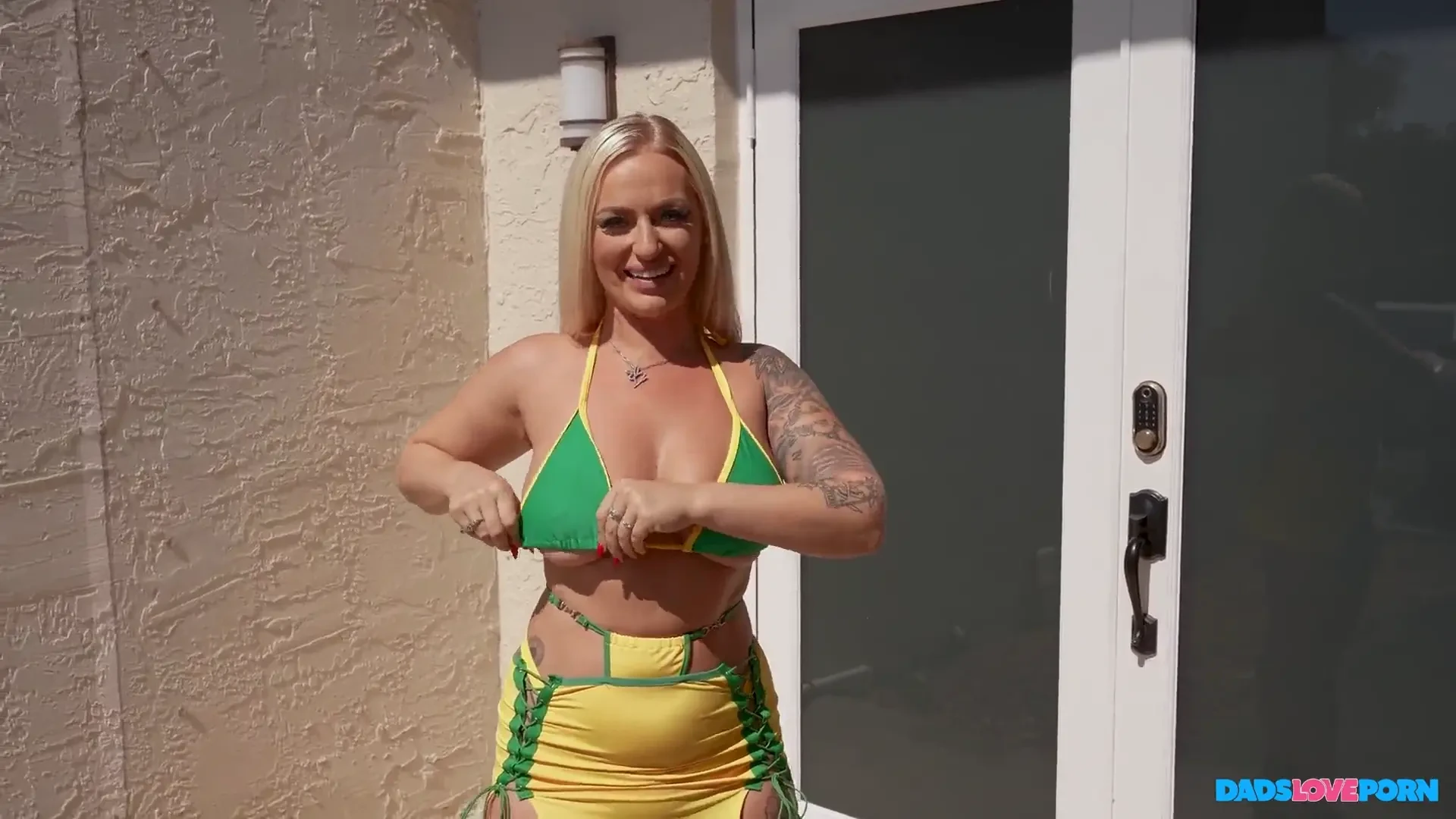 [DadsLovePorn] Crashes The Party