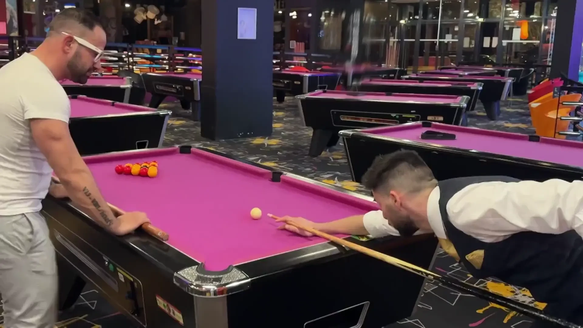 [JacquieEtMichelTV] 30, wanted to play with two particular tails