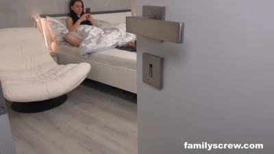 [FamilyScrew] Impregnating stepdaughter