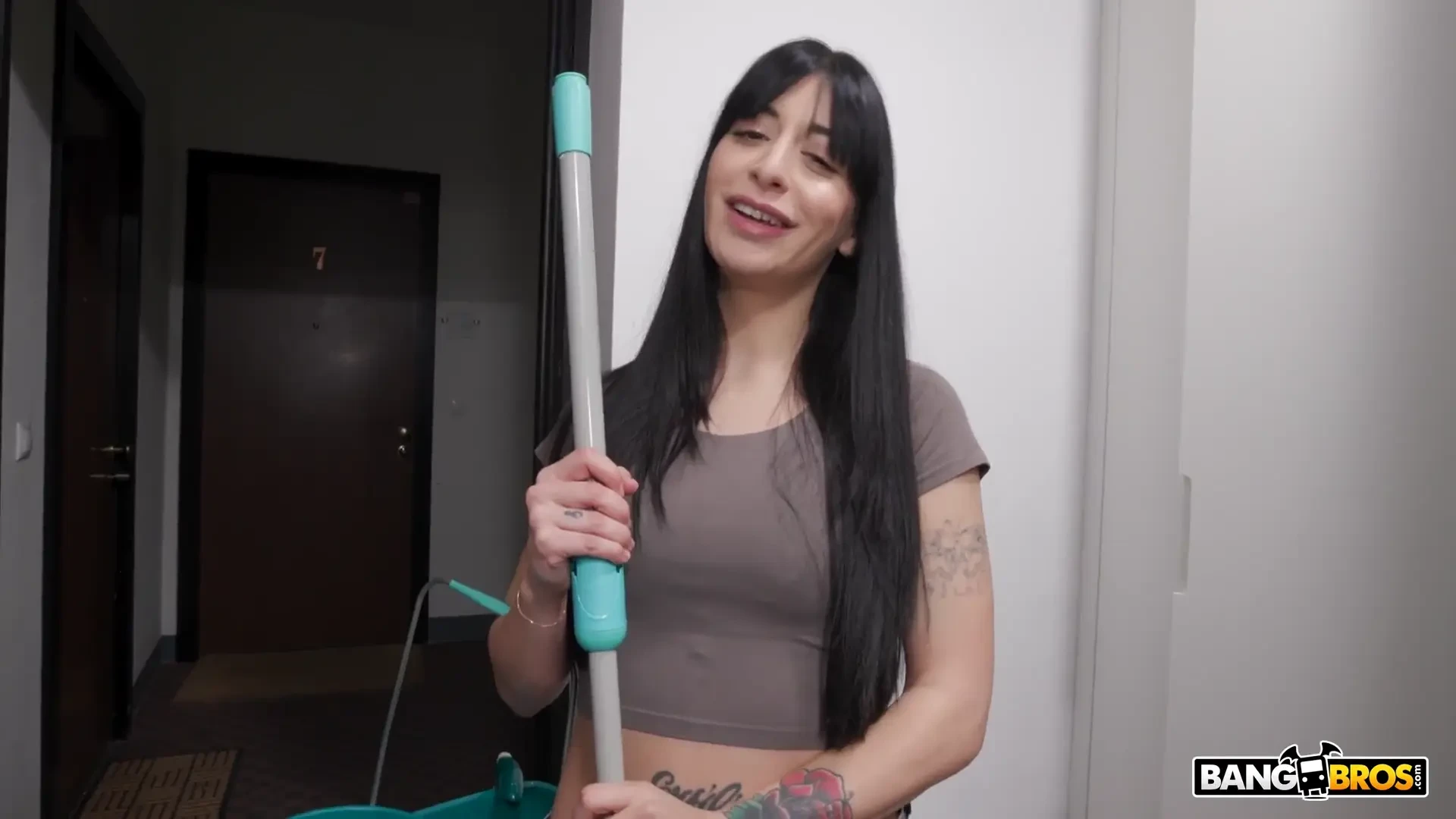 [MyDirtyMaid] Spanish Maid Cleans My Cock