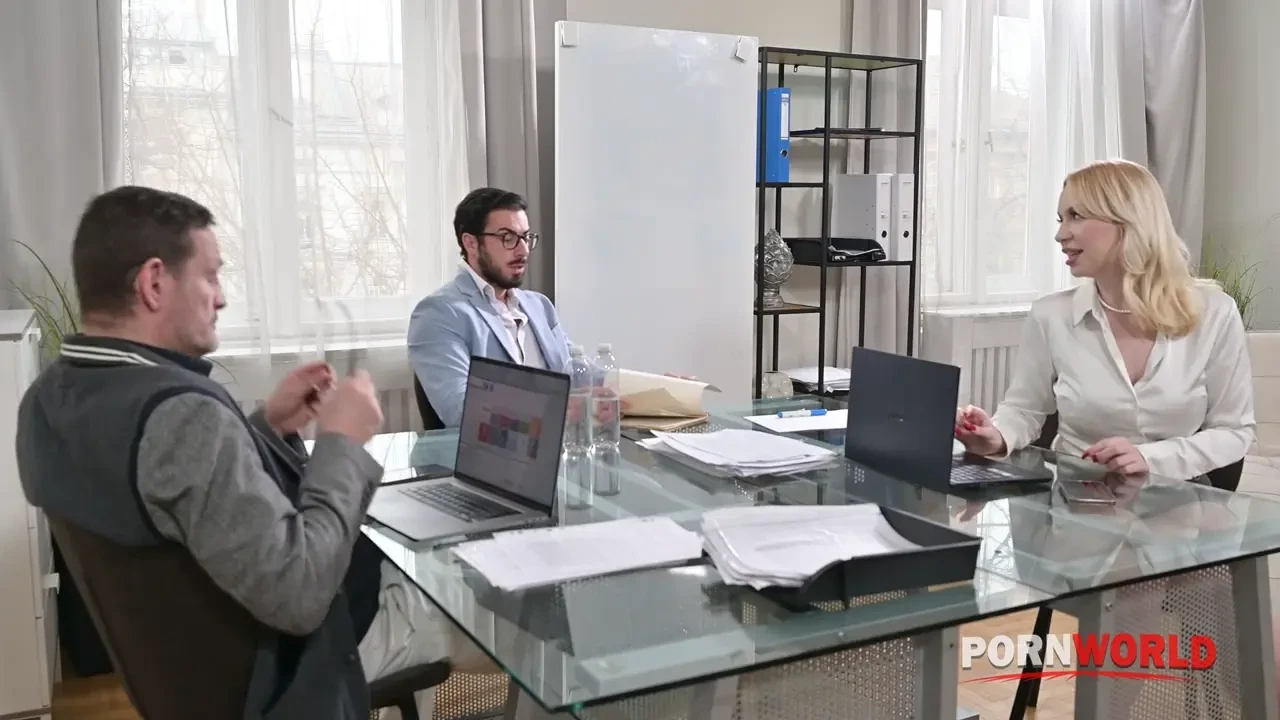 [PornWorld] Cock Hungry Hottie Vera Jarw Tempts Her Coworkers Into Office DP Gangbang