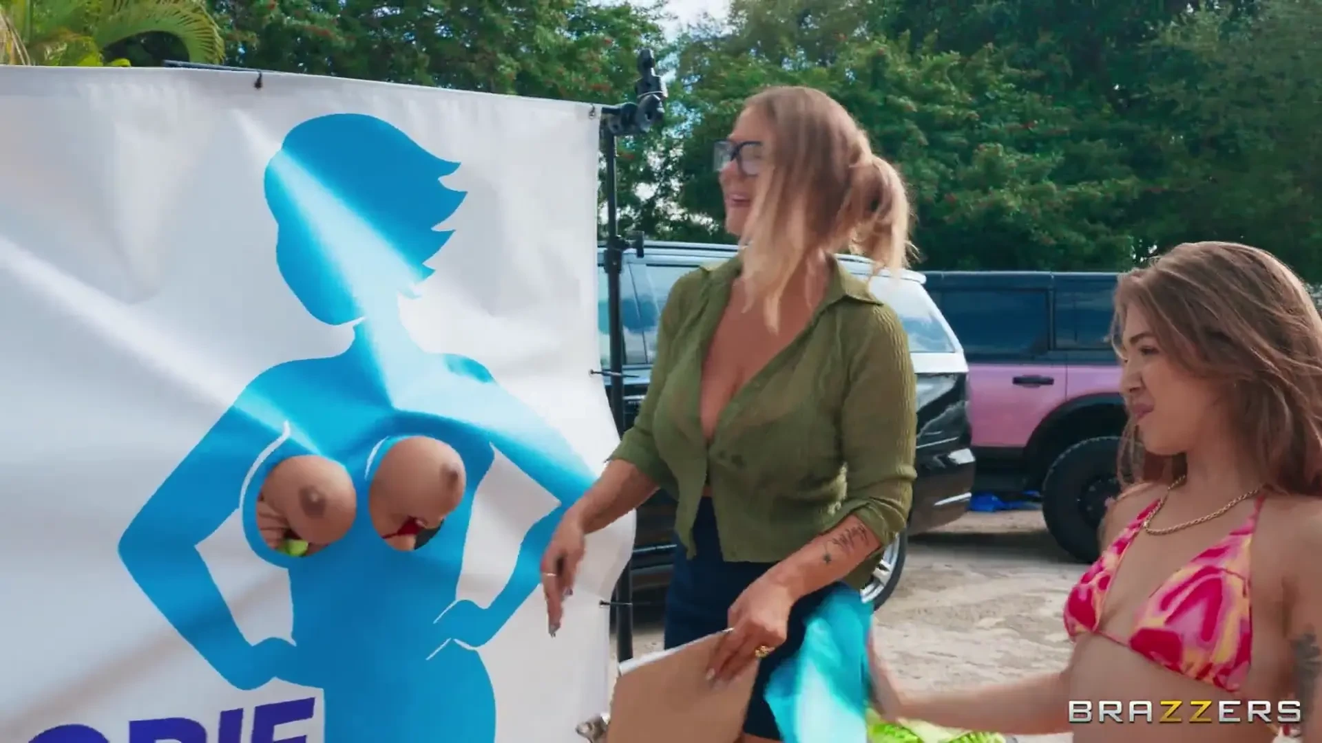 [BrazzersExxtra] Boobie Wash