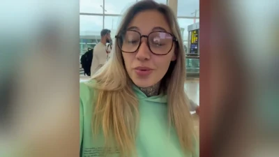 [JacquieEtMichelElite] Needs a moment of comfort