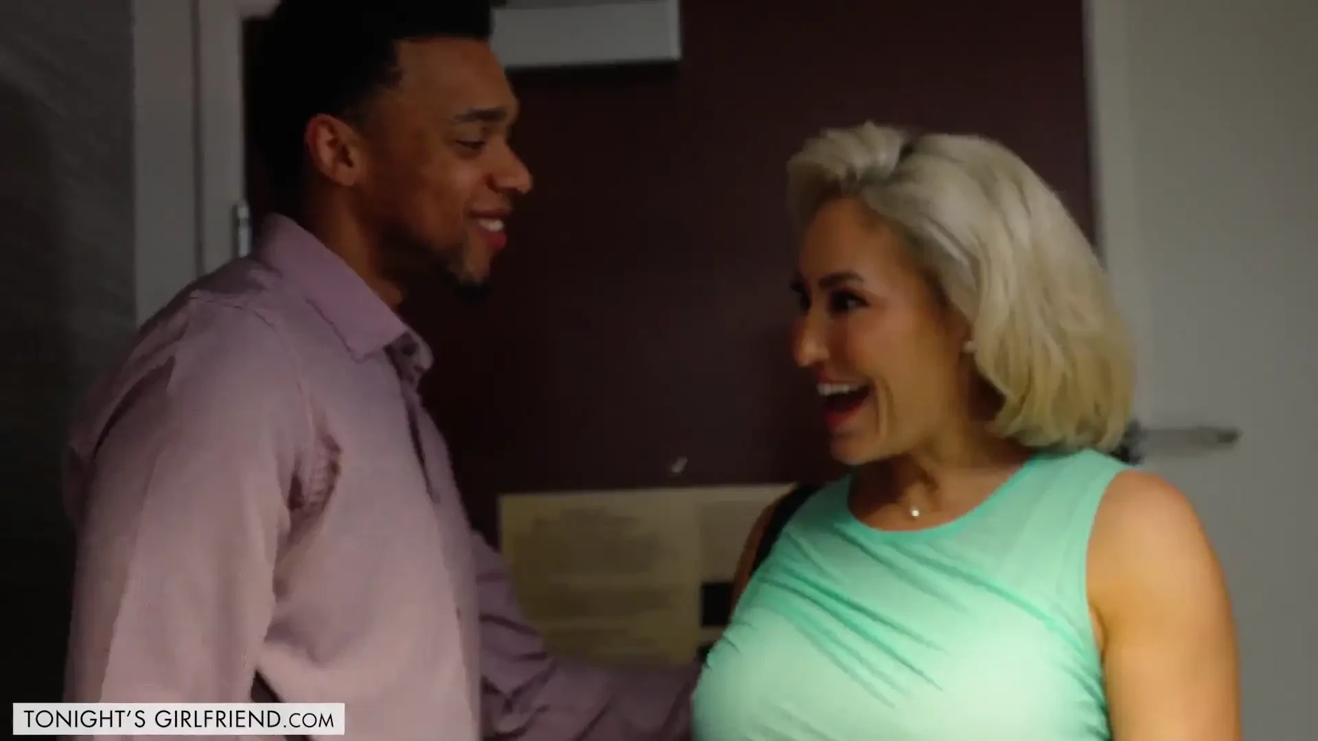 [TonightsGirlfriend] Goes from behind the screen to meeting a fan in real life for a night that exceeded every