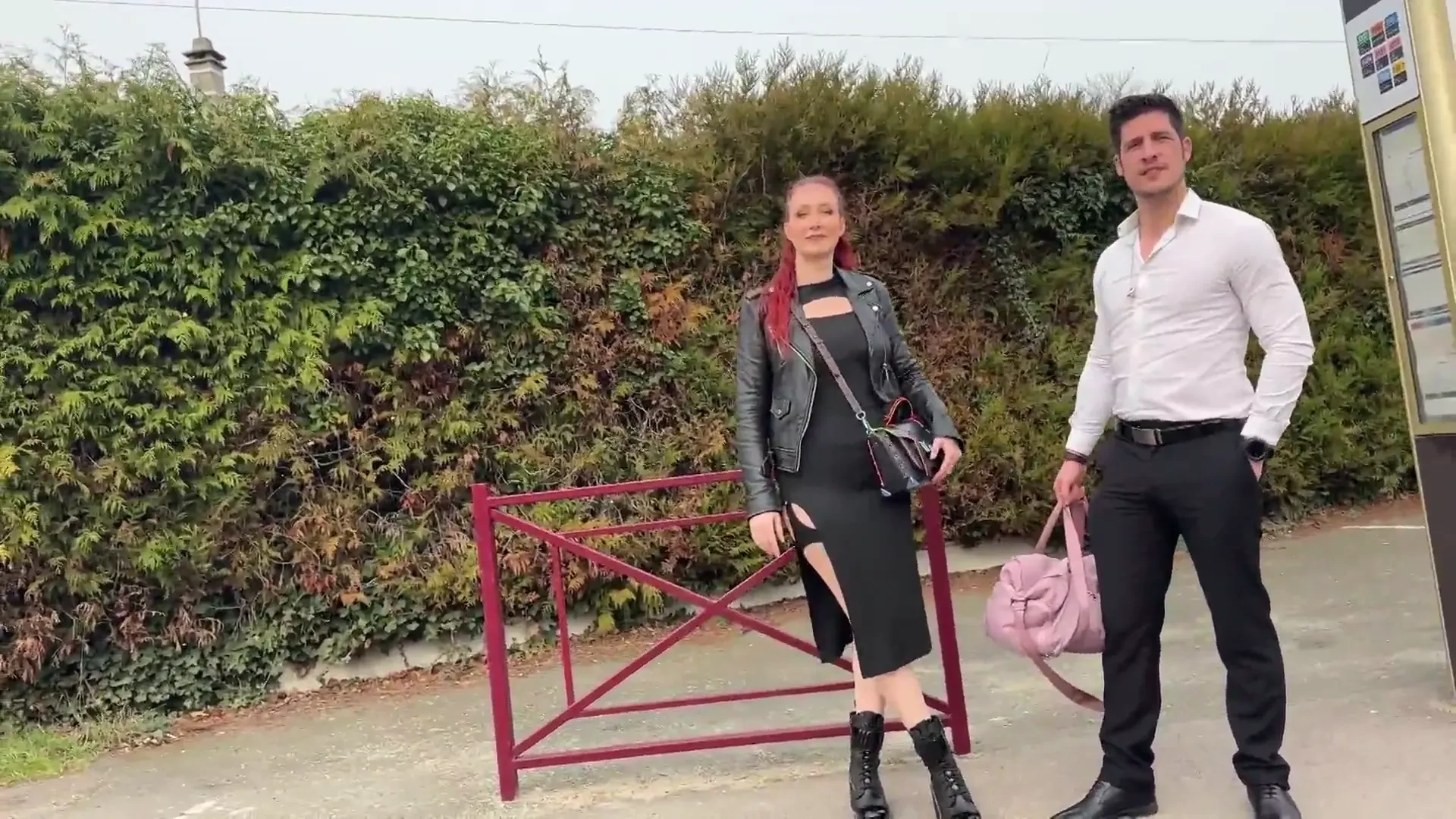 [JacquieEtMichelTV] Shares her pleasure