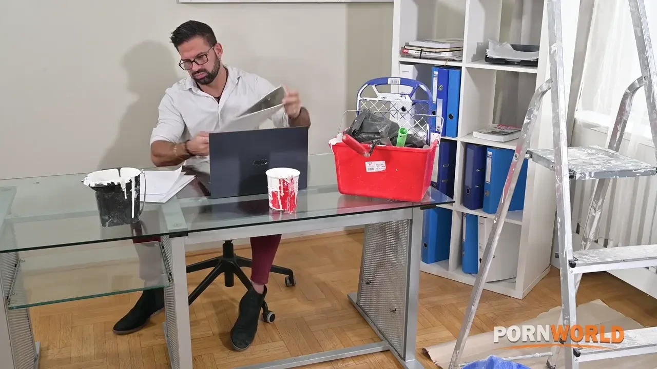 [PornWorld] Stacked Slut Luna Doll Tempts Office Stud Into Slamming Her Pussy