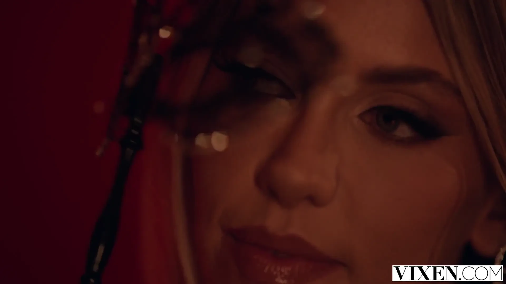 [Vixen] Gorgeous Duo Share A Huge Cock In Passionate Threesome