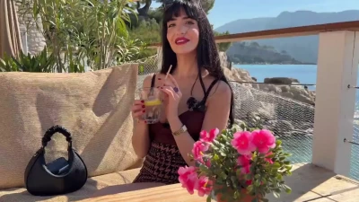 [JacquieEtMichelTV] 25, takes on a challenge that impressed her