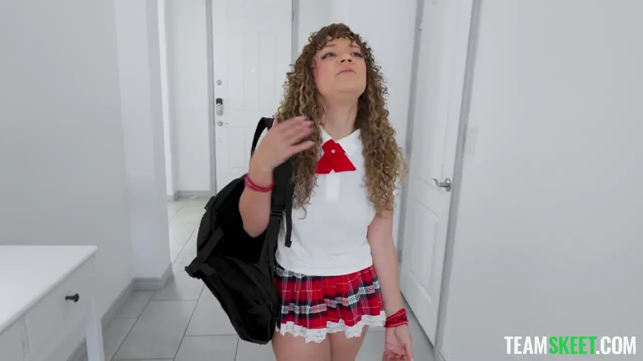 [ExxxtraSmall] “You’re Like a Giant Compared to Me!” Tiny Kiki & the Springtime Heat Wave