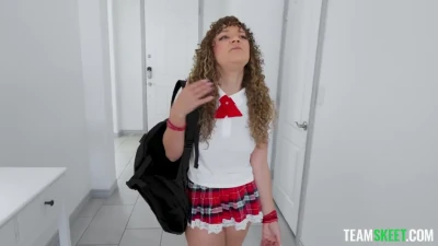 [ExxxtraSmall] “You’re Like a Giant Compared to Me!” Tiny Kiki & the Springtime Heat Wave