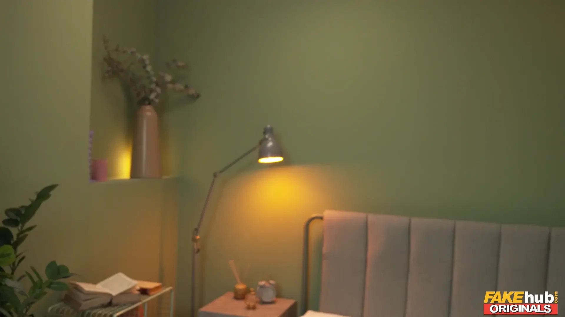 [FakeHostel] Take Me... Leave My Boyfriend Alone