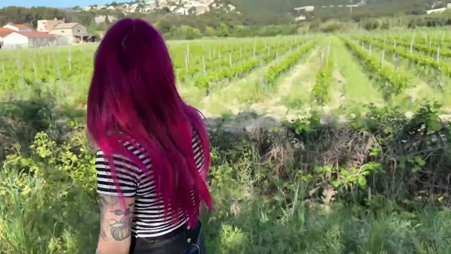 [JacquieEtMichelTV] 34 years old, photo model, from Brussels!