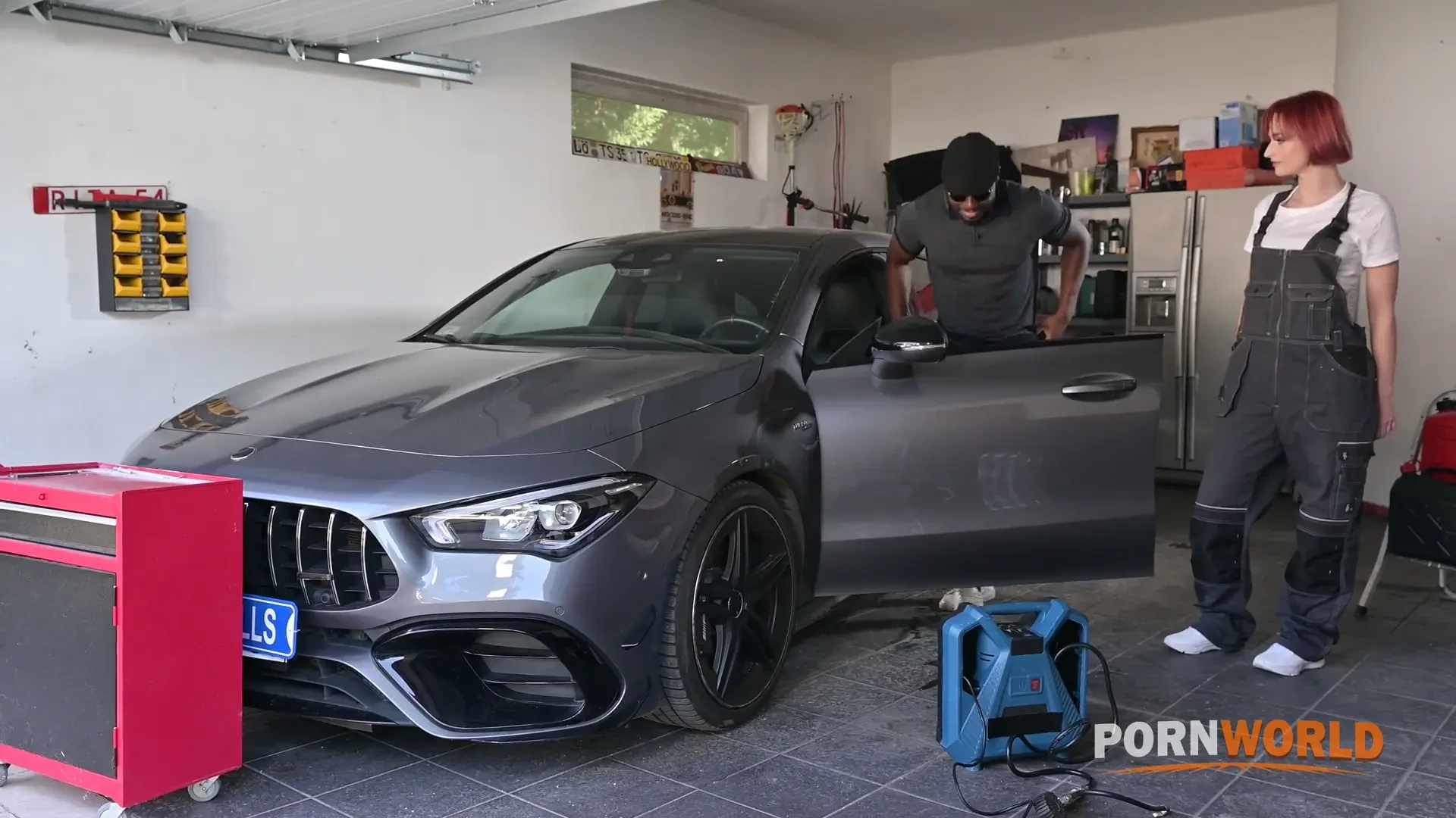 [PornWorld] Squirting Queen Dolly Dyson Gets Her Holes Filled With BBC