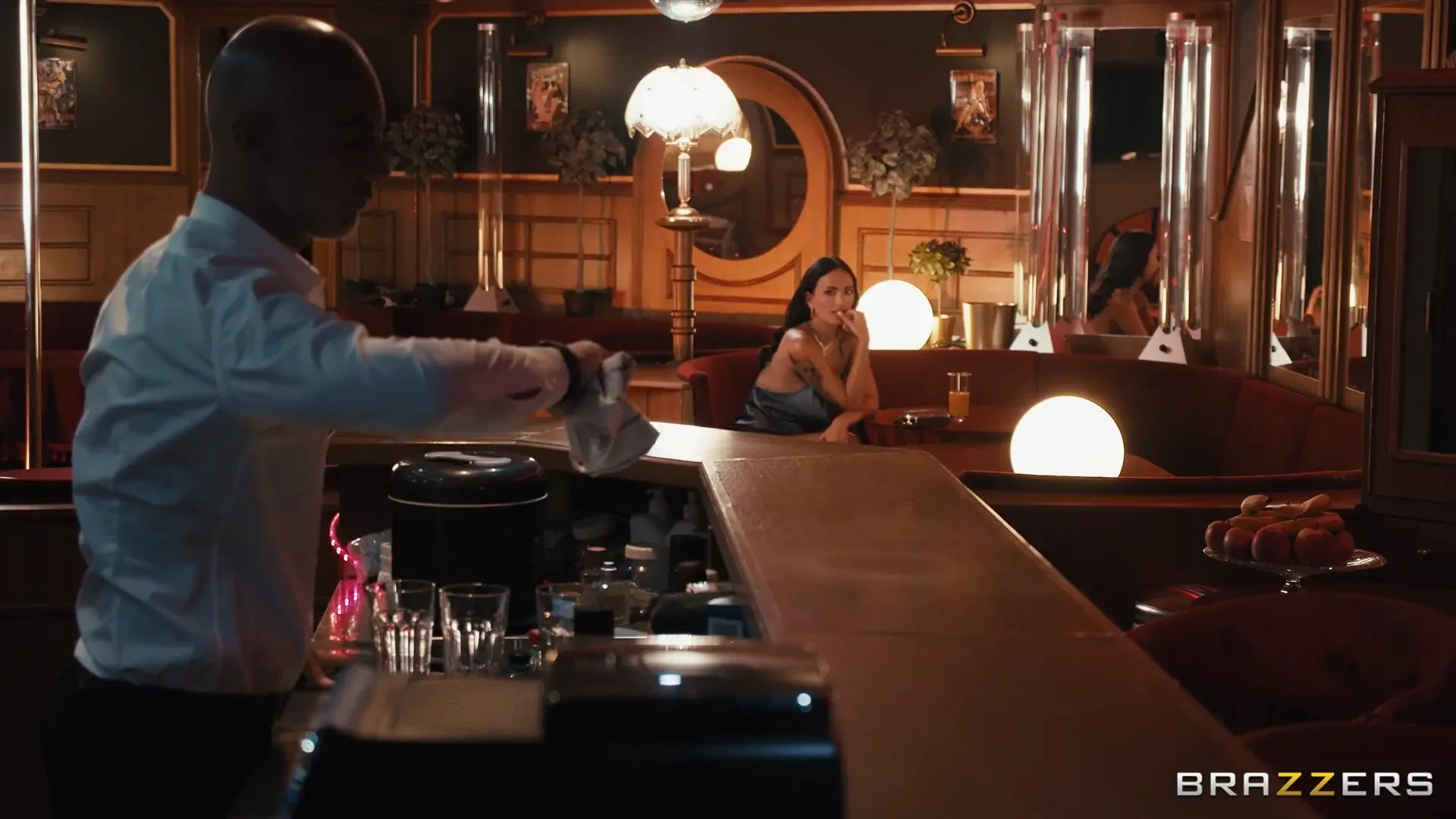 [BrazzersExxtra] The Barfly