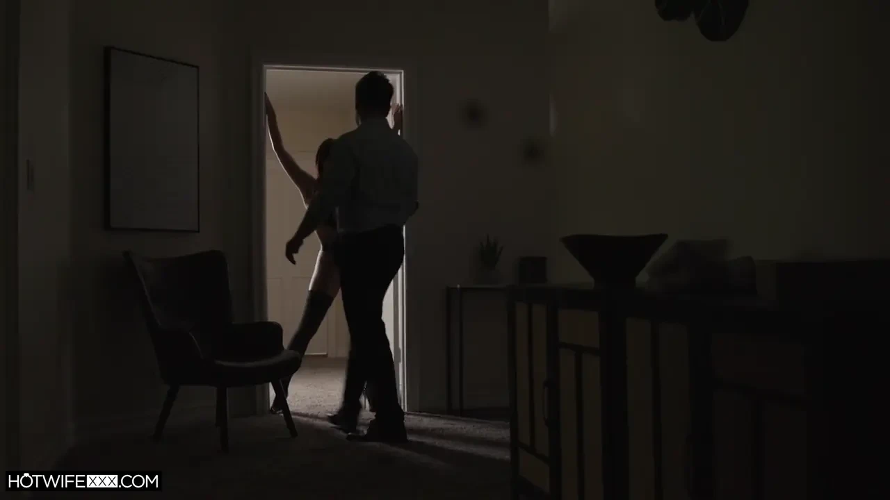 [HotwifeXXX] Wife Nicole Doshi Gets Filled In On The Weekends