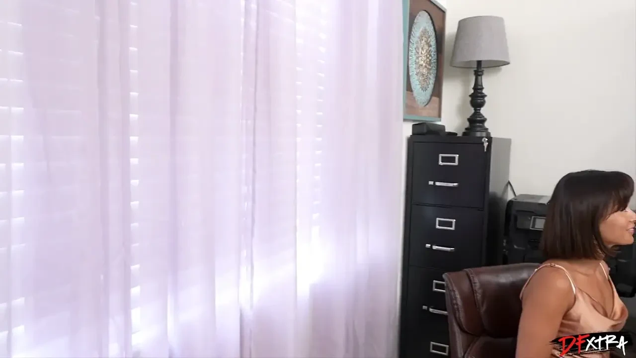 [DFXtraOriginals] Dee Williams Trains The New Girl At Work