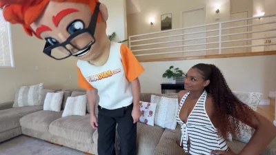 [PornDudeCasting] Cleans Porn Dude’s Home and Dick