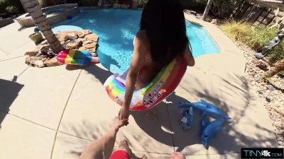 [Tiny4K] Drenched Bikini
