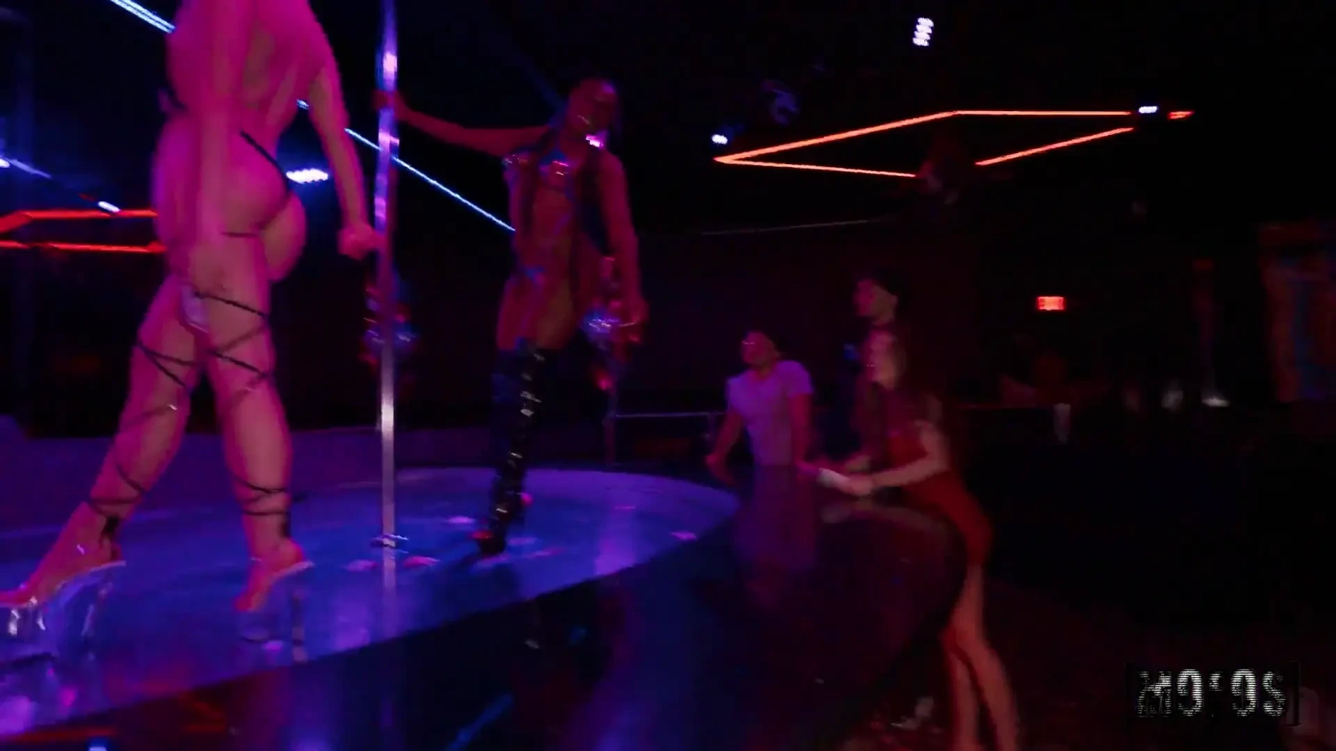 [LetsPostIt] Sex In The Vip Room