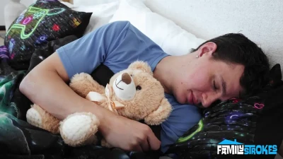 [FamilyStrokes] “Fuck your Stepsis As Hard As You Fuck Me!” – Three Generations of Pussies