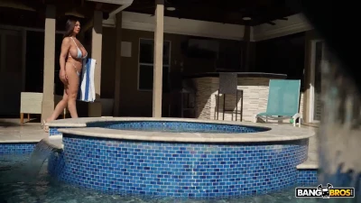[BigTitsRoundAsses] Takes A BBC at the Pool