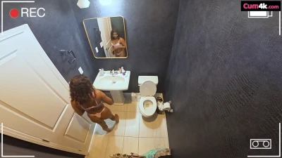 [Cum4K] Spycam Landlord