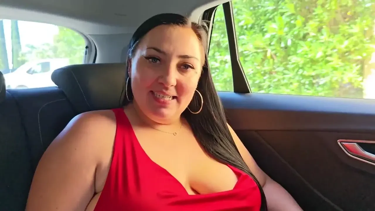 [JacquieEtMichelTV] 31, is the center of attention for two guys!