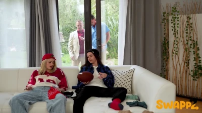[DaughterSwap] We Caught Our Girls Experimenting: Therapy Swap