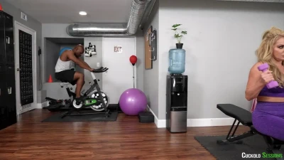 [CuckoldSessions] Spotted By The Gym Stud