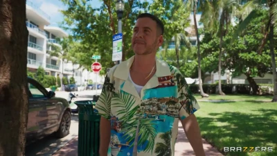 [BrazzersExxtra] UNC Z Gets A Rush!