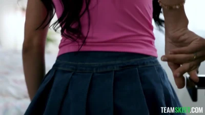 [ExxxtraSmall] “I’ve Always Wanted To Be Fucked By Burglars” Tiny Girl’s Confession (Tomi Moon Debut)