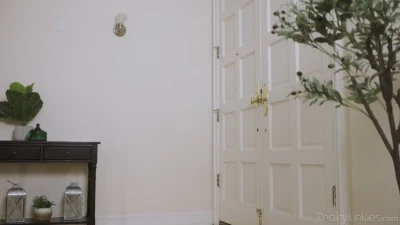 [RealityJunkies] Deep Inside Her Mom