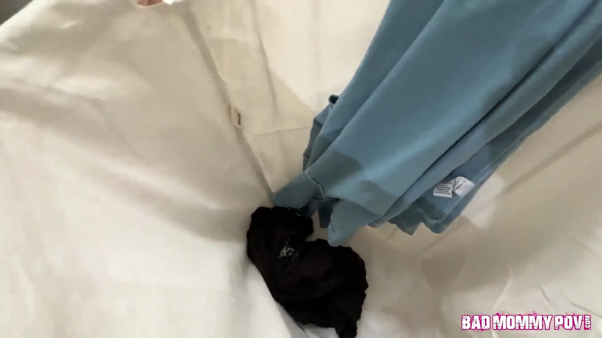 [BadMommyPOV] Laundry Chore Turns Into Stepson’s Fantasy