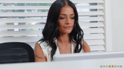 [BrazzersExxtra] Submissive Assistant Worked HARD
