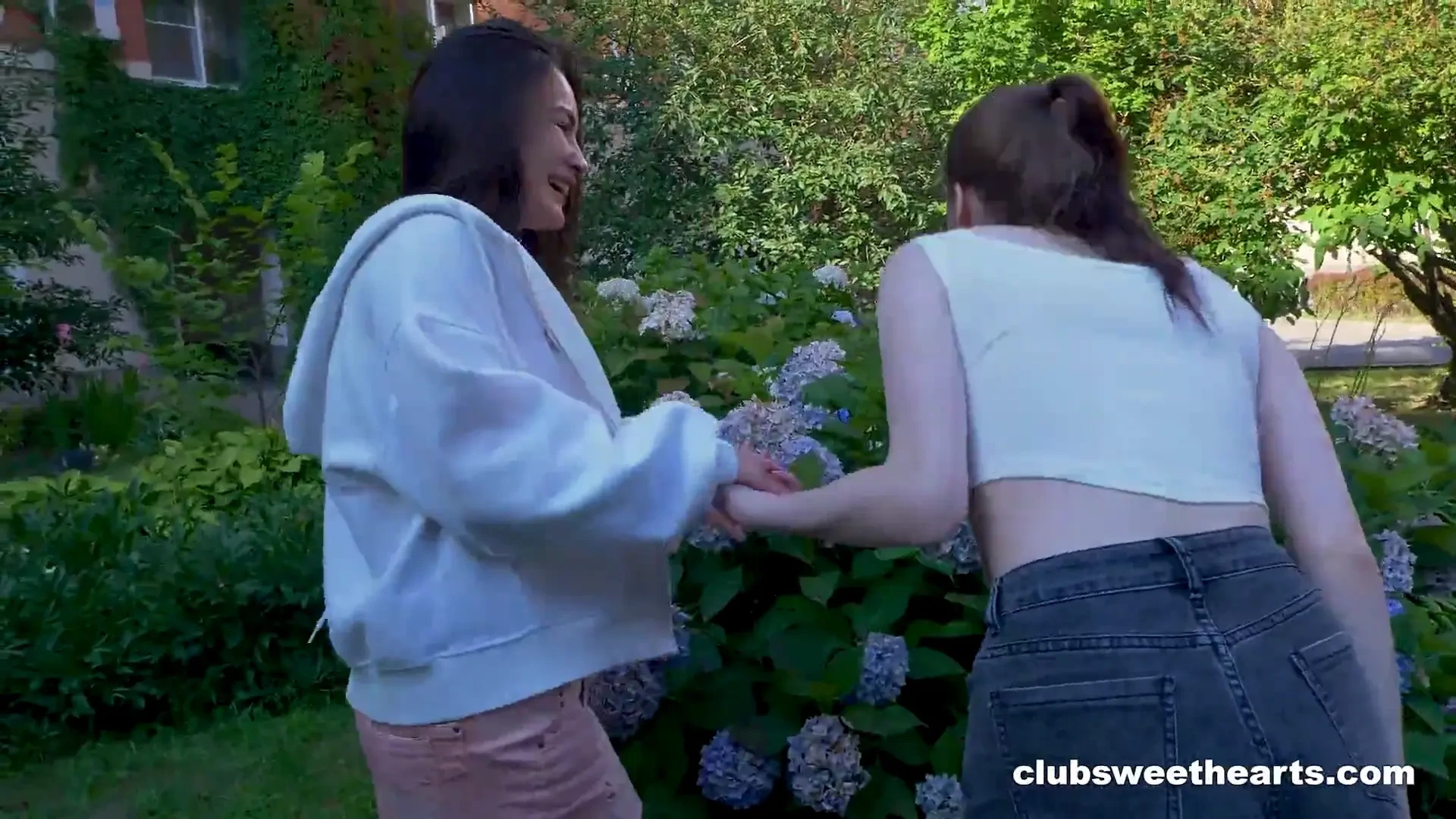 [ClubSweethearts] Pillow fight with Amelia Ost & newbie Miss Len
