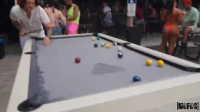 [LetsPostIt] Beach Bar Fun