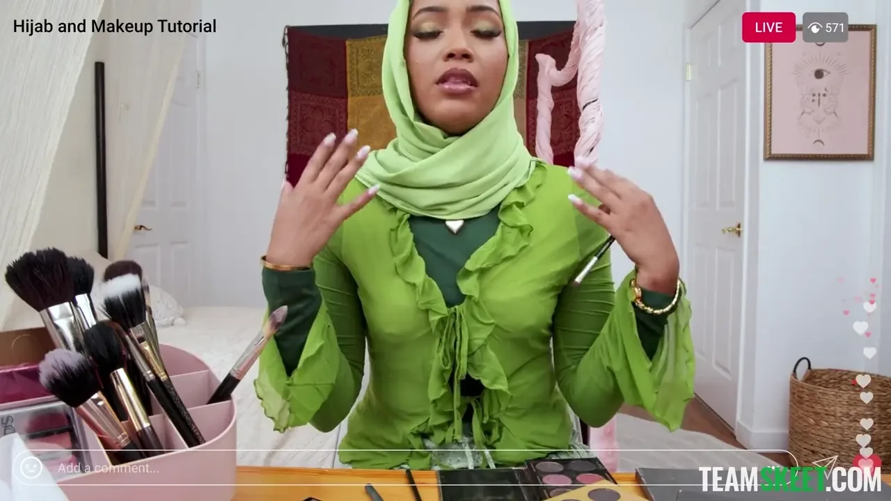 [HijabHookup] "Your Cum is Better Than My Face Oil" - Getting Her Skincare Straight From the Source