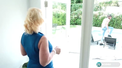 [50PlusMILFs] Her husband's away, so 53-year-old mom Darcie Dean does the pool man