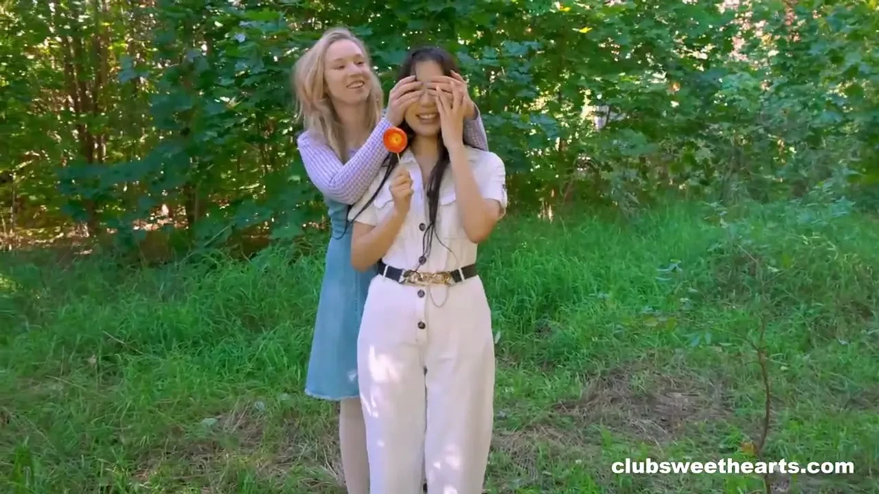 [ClubSweethearts] Brunette Asian Anna VS Blonde Alice